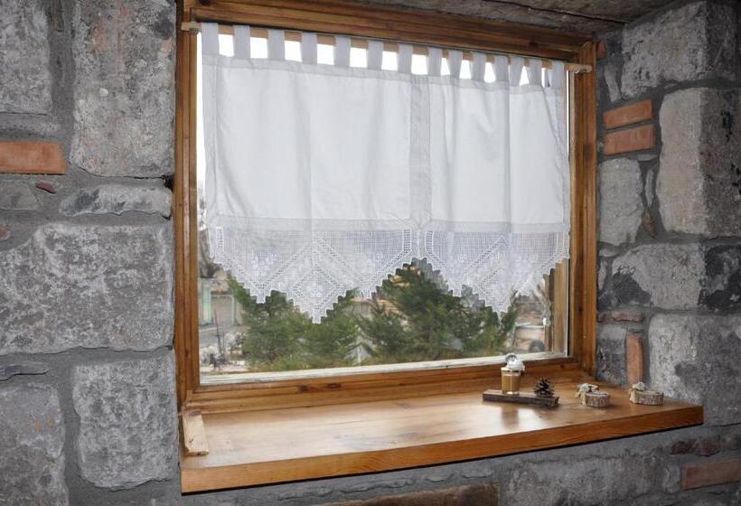 اتاق استاندارد با چشمانداز کوهستان, Doğunun Taş Evleri