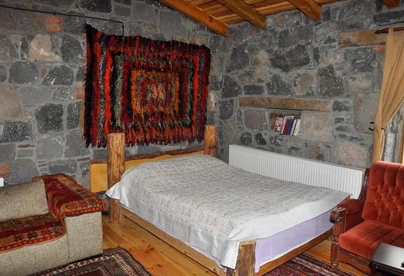 Номер Deluxe, Doğunun Taş Evleri