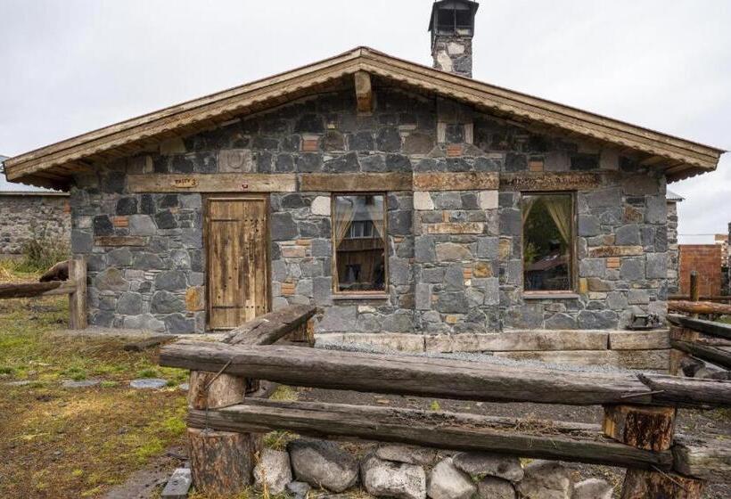 اتاق لوکس, Doğunun Taş Evleri