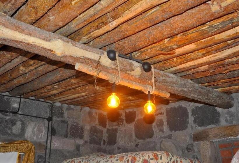 اتاق استاندارد چهار تخته, Doğunun Taş Evleri