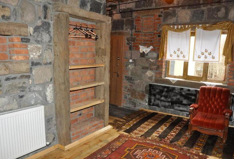 اتاق استاندارد چهار تخته, Doğunun Taş Evleri