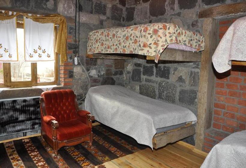 اتاق استاندارد چهار تخته, Doğunun Taş Evleri