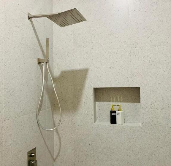 اتاق استاندارد چهارنفره با بالکن, Holiday