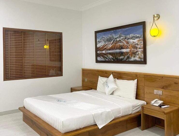 سوئیت با بالکن, Holiday