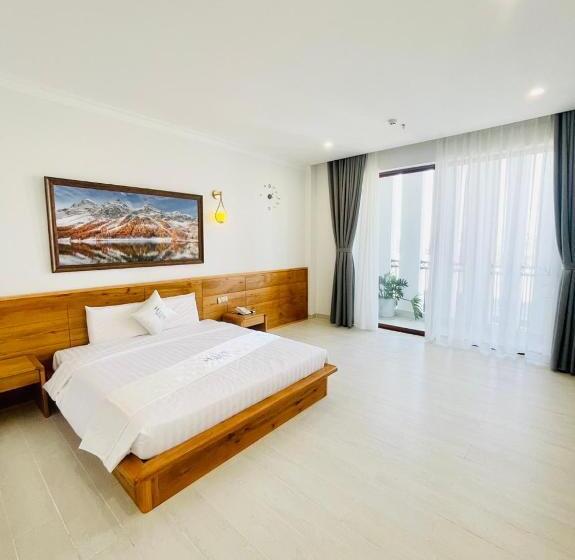 سوئیت با بالکن, Holiday