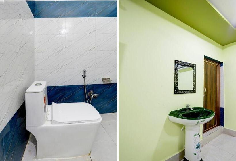 Pokój Trzyosobowy Klasyczny, Oyo Gurukrupa Lodge