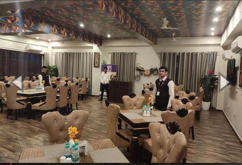 סטודיו סטנדרט עם מרפסת, Shivay Adventure  Vrindavan