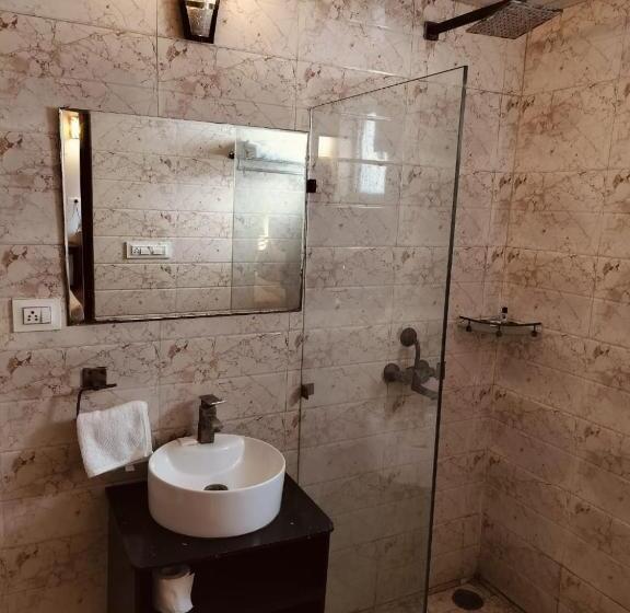 סטודיו סטנדרט עם מרפסת, Shivay Adventure Vrindavan