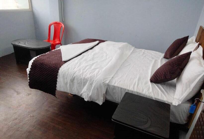 חדר קלאסי לשלושה, Sun City