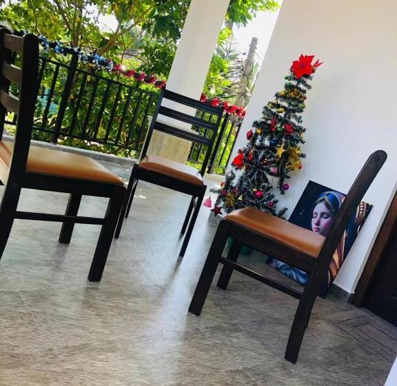 标准间带阳台, Green Leaf Negombo