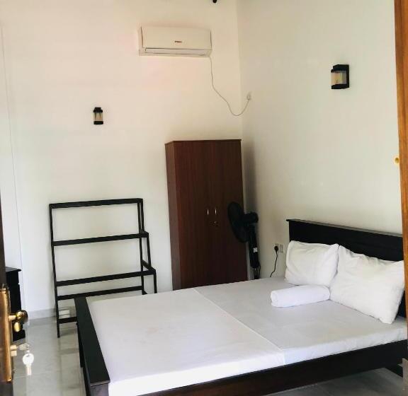 标准间带阳台, Green Leaf Negombo