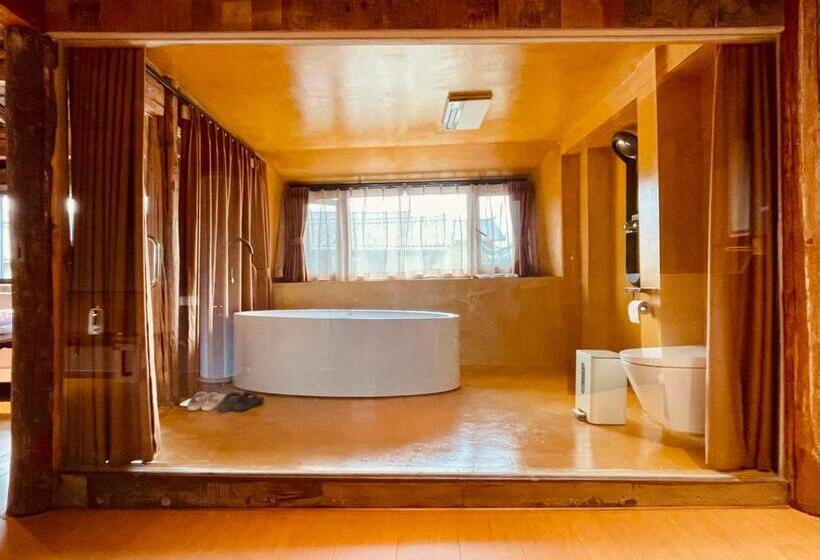 Люкс Повышенной Комфортности, Qushe Snowy Mountain View Art B&b