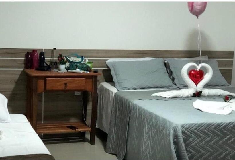 غرفة قياسية ثلاثية, Pousada Família Eleutério