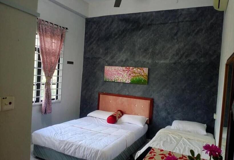Номер Стандарт Трехместный, D  Bunga Hotel Bukit Bunga Bilik Standard Triple