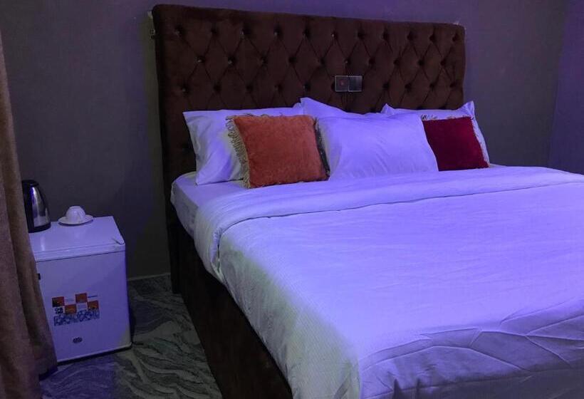 Deluxe Room, Connery Homes