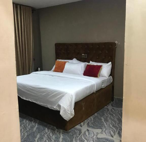 Deluxe Room, Connery Homes