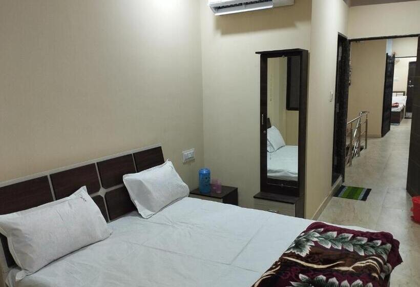 Economy Kamer, Ganesh Palace