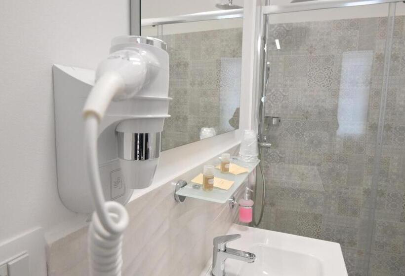 スタンダードルーム, Da  Nfacci Affittacamere