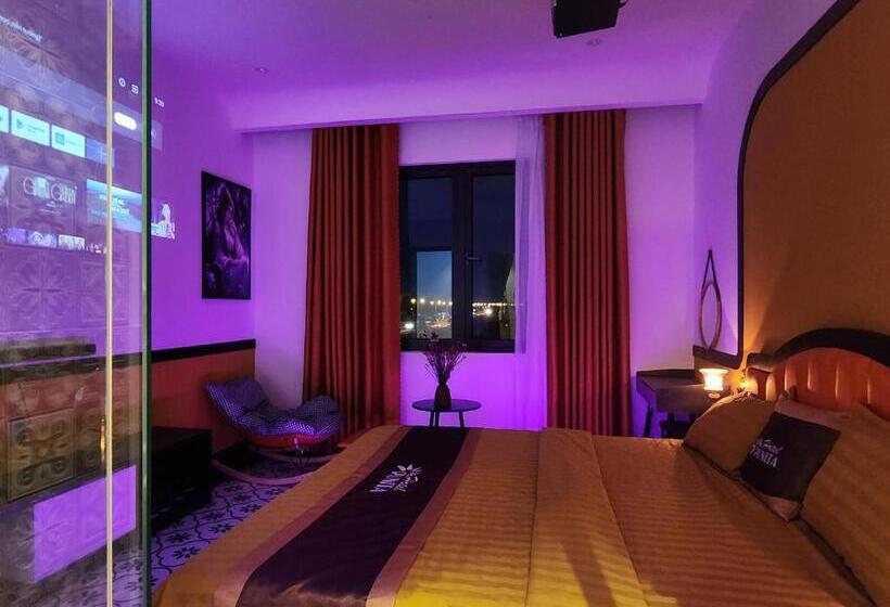 اتاق سوپریور با تخت بزرگ, Punita