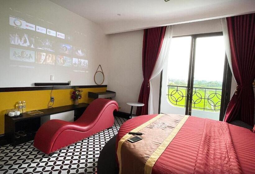 اتاق لوکس با بالکن, Punita