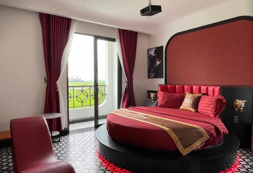 اتاق لوکس با بالکن, Punita