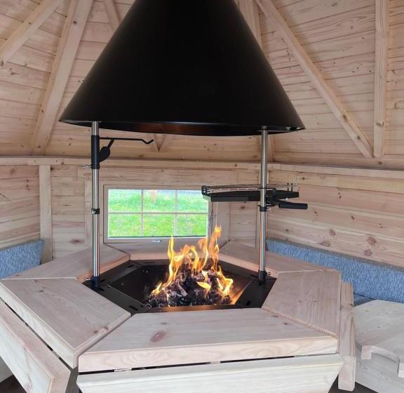 בונגלו משפחתי, Capledrae Farmstay Shepherds Huts