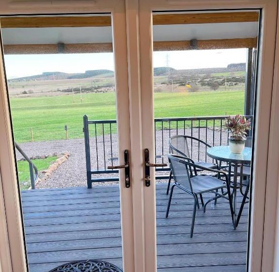 Семейное Бунгало, Capledrae Farmstay Shepherds Huts