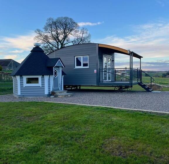 Семейное Бунгало, Capledrae Farmstay Shepherds Huts