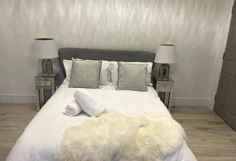 Huoneisto 1 Makuuhuone, Stylish King Size Room In Modern Renovated House