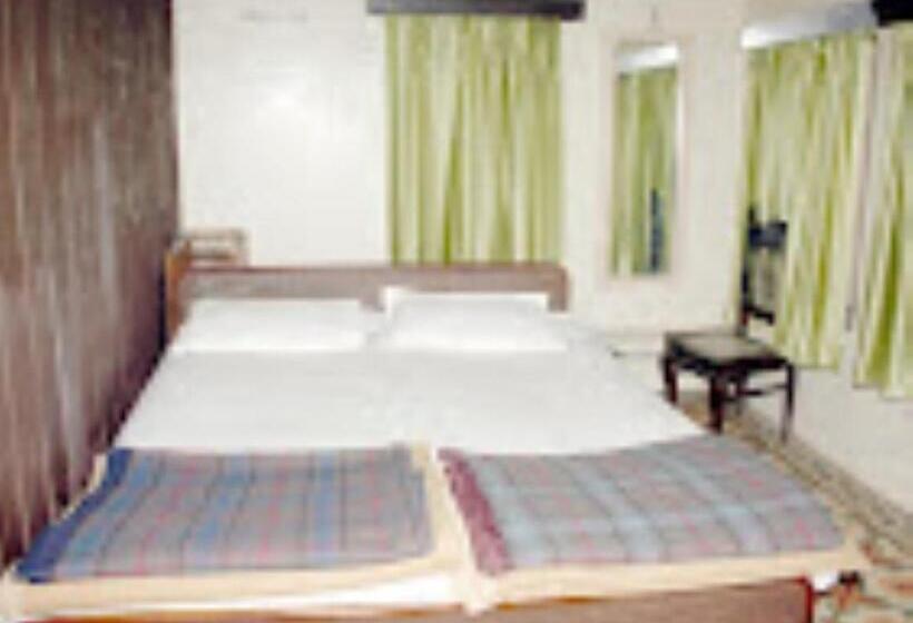 חדר סטנדרט לשלושה, Agra Hotel , Mathura