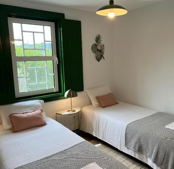 חדר משפחתי נוף להרים, Quinta Catrinandes   Retreat Center