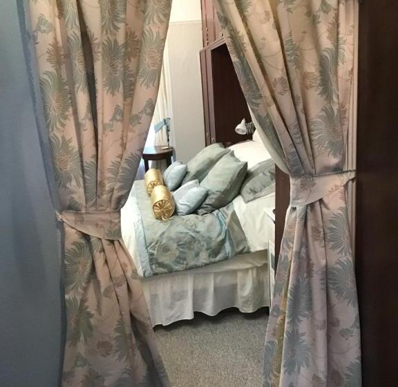 デラックスルーム, The Old Merchants House   The Vettriano Room