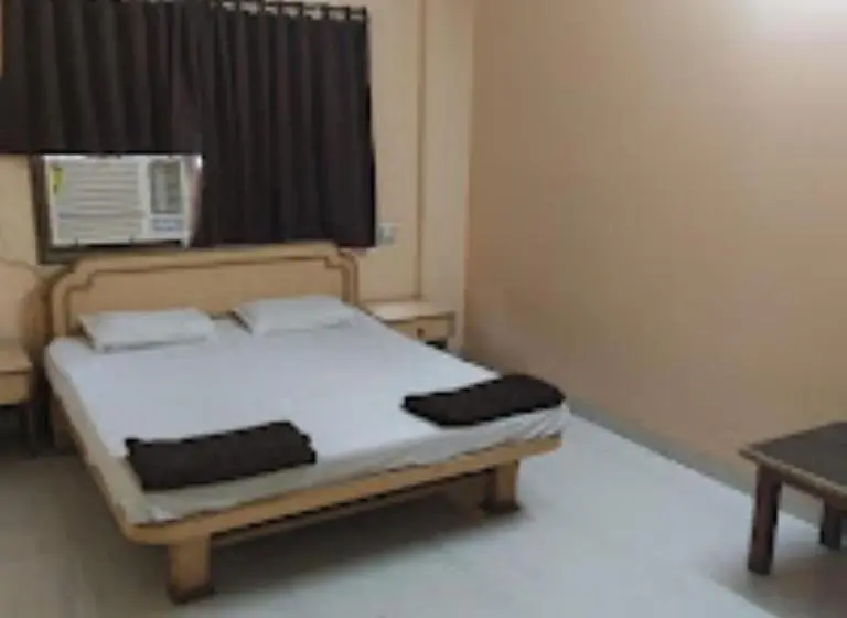 Chambre Deluxe, Pritam Palace , Dhule
