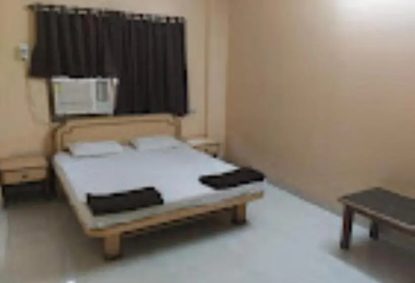 Chambre Deluxe, Pritam Palace , Dhule
