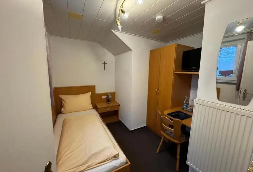 Basic Yhden Hengen Huone, Wallfahrtswirt