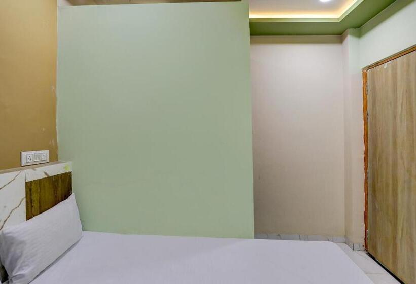 اتاق کلاسیک سه تخته, Oyo Hotel Ronak Place