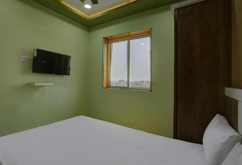 اتاق کلاسیک سه تخته, Oyo Hotel Ronak Place