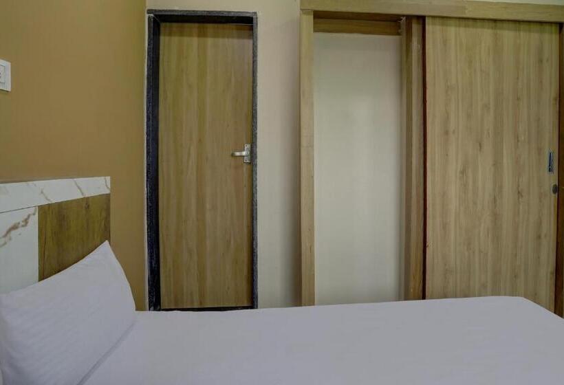 اتاق کلاسیک سه تخته, Oyo Hotel Ronak Place