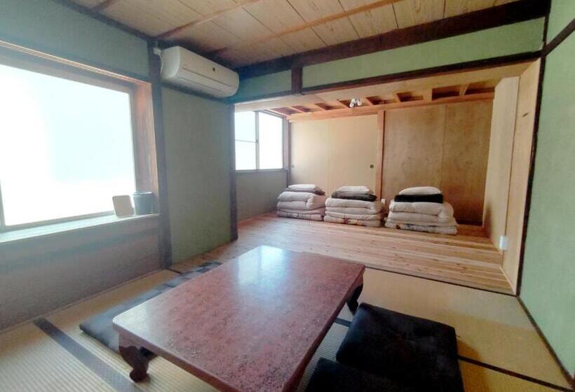 스탠다드 4인용 룸 공용 욕실, Amino Guesthouse Bench
