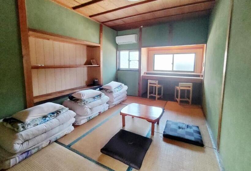 스탠다드 트리픔 룸 공동욕실, Amino Guesthouse Bench