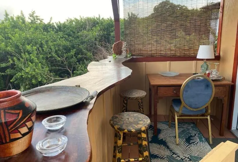 オーシャンビューデラックスルーム, Artsy Cabin On Organic Farm