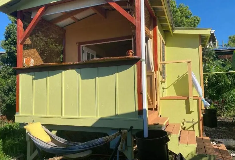 オーシャンビューデラックスルーム, Artsy Cabin On Organic Farm