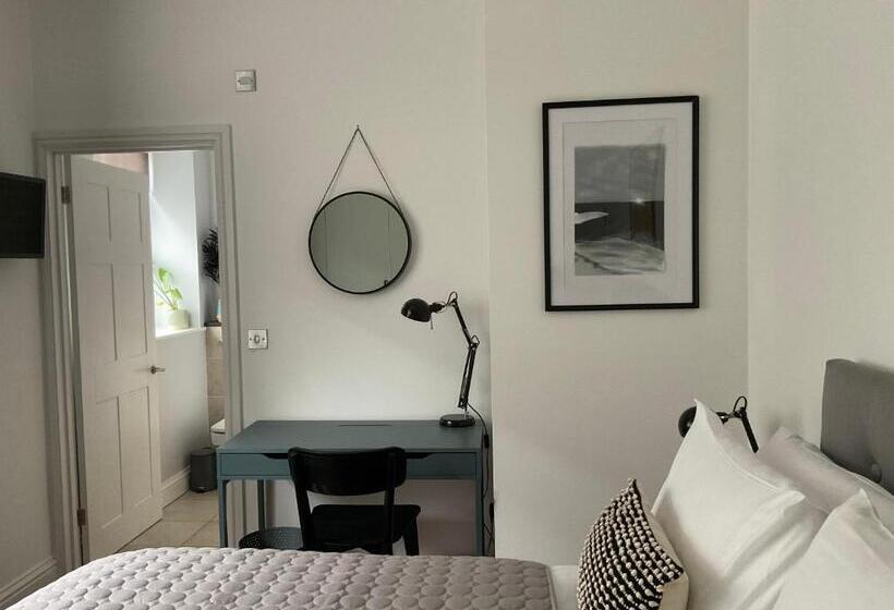 Номер Стандарт, Private Double Room With Ensuite, No Breakfast, Truro City Centre