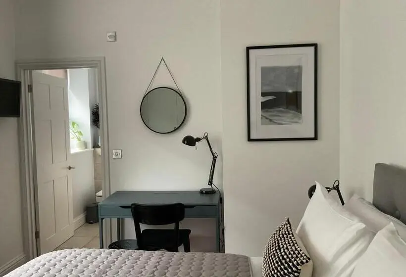 スタンダードルーム, Private Double Room With Ensuite, No Breakfast, Truro City Centre