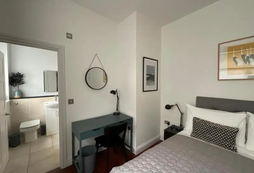 スタンダードルーム, Private Double Room With Ensuite, No Breakfast, Truro City Centre
