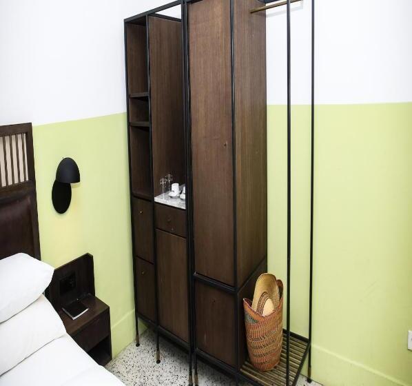 اتاق استاندارد, Lepic