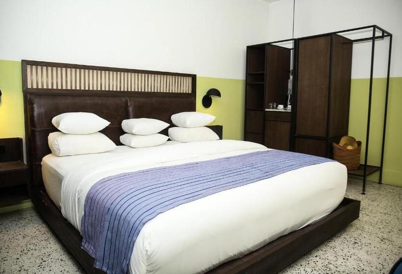 اتاق استاندارد, Lepic