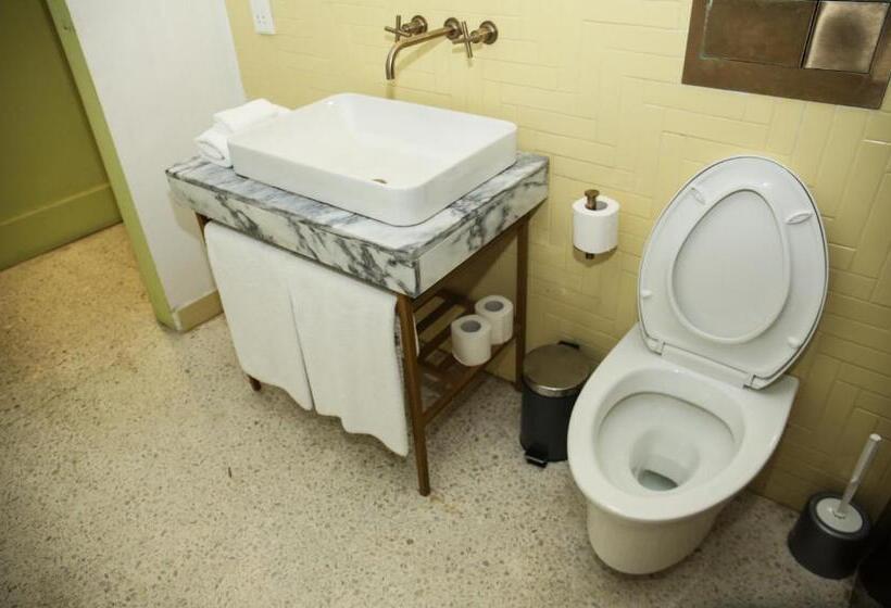 اتاق استاندارد, Lepic