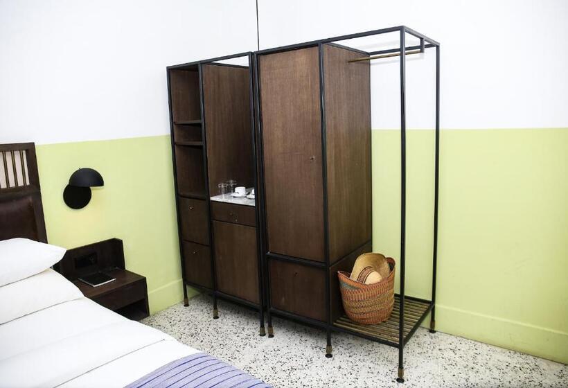 اتاق استاندارد, Lepic