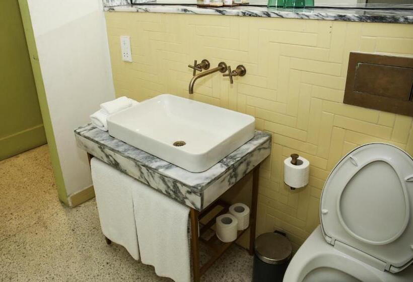 اتاق استاندارد, Lepic